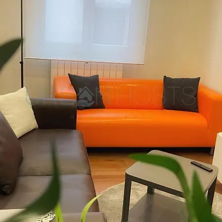 Vivienda Turística Urbana En Santuchu, Cómoda, Funcional Y Con Parking *