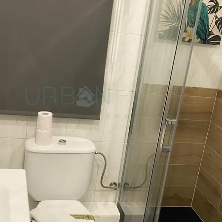 Vivienda Turística Urbana En Santuchu, Cómoda, Funcional Y Con Parking *