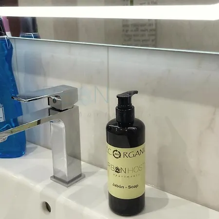 Apartamento Vivienda Turística Urbana En Santuchu, Cómoda, Funcional Y Con Parking